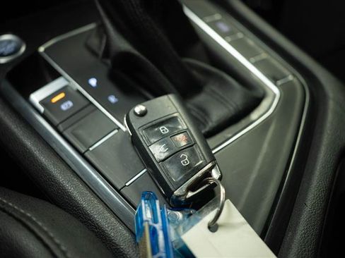 Used 2020 Volkswagen Tiguan SE R-Line FWD image 24