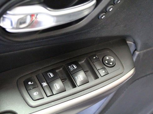 Used 2021 Jeep Cherokee Limited w/ Elite Package AWD/4WD image 22