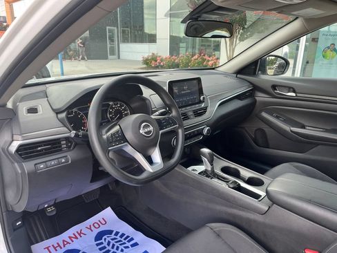 Used 2025 Nissan Altima 2.5 SV FWD image 6