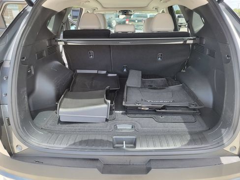 Used 2025 Hyundai Tucson Limited AWD/4WD image 16