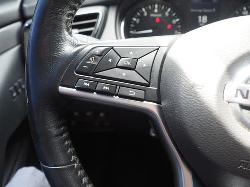 Used 2019 Nissan Rogue SV w/ Premium Package FWD image 23