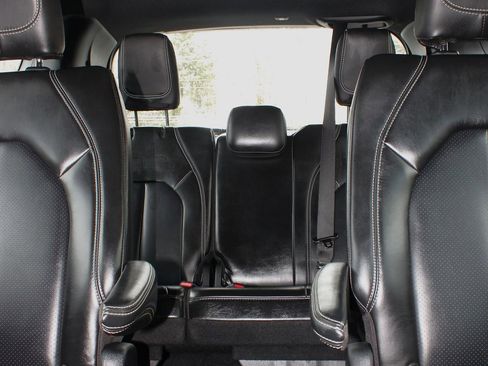 Used 2023 Chrysler Pacifica Touring-L w/ S Appearance Package image 30