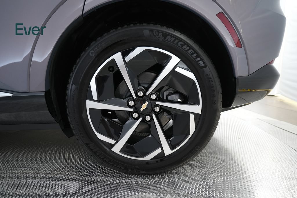 Used 2024 Chevrolet Equinox EV LT w/ LPO, Blackout Package FWD image 9