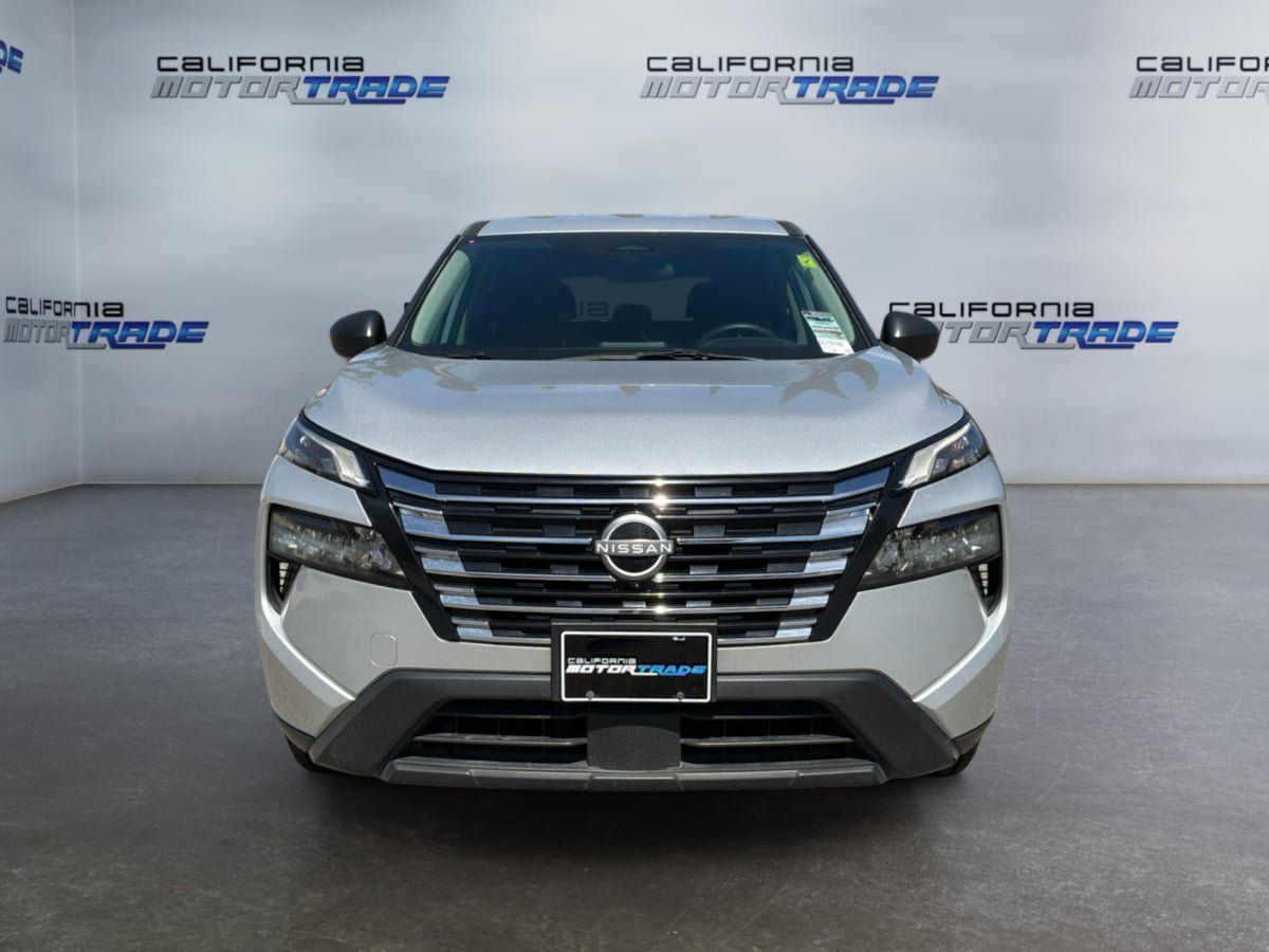 Used 2025 Nissan Rogue S FWD image 2