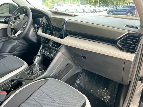 Used 2025 Volkswagen Taos S image 28