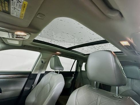 Used 2024 Toyota Highlander Platinum image 28