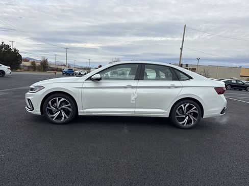 New 2026 Volkswagen Jetta SEL image 2