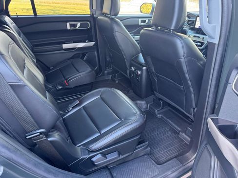 Used 2022 Ford Explorer XLT w/ Equipment Group 202A AWD/4WD image 14