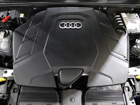 Used 2023 Audi Q7 3.0T Premium Plus w/ Premium Plus Package AWD/4WD image 39