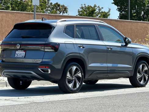 Certified 2026 Volkswagen Taos SE w/ Panoramic Sunroof Package AWD/4WD image 4