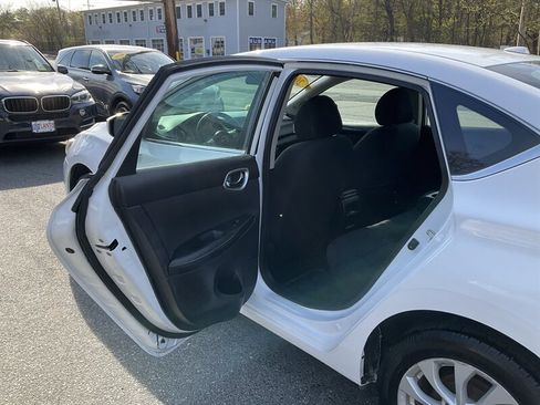 Used 2019 Nissan Sentra SV FWD image 14