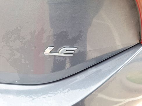 Used 2014 Toyota Corolla LE image 12