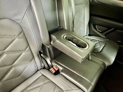 Used 2024 Volkswagen Atlas Cross Sport SE image 27