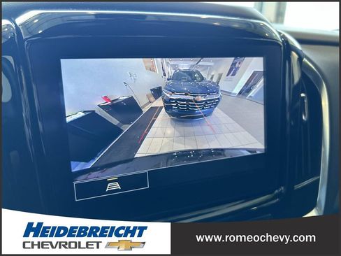 Used 2023 Chevrolet Traverse LT FWD image 22