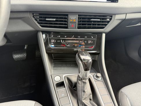 Used 2025 Volkswagen Jetta SE FWD image 13