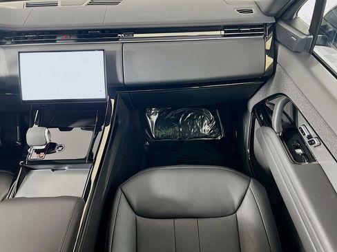 Used 2025 Land Rover Range Rover Sport SE image 25
