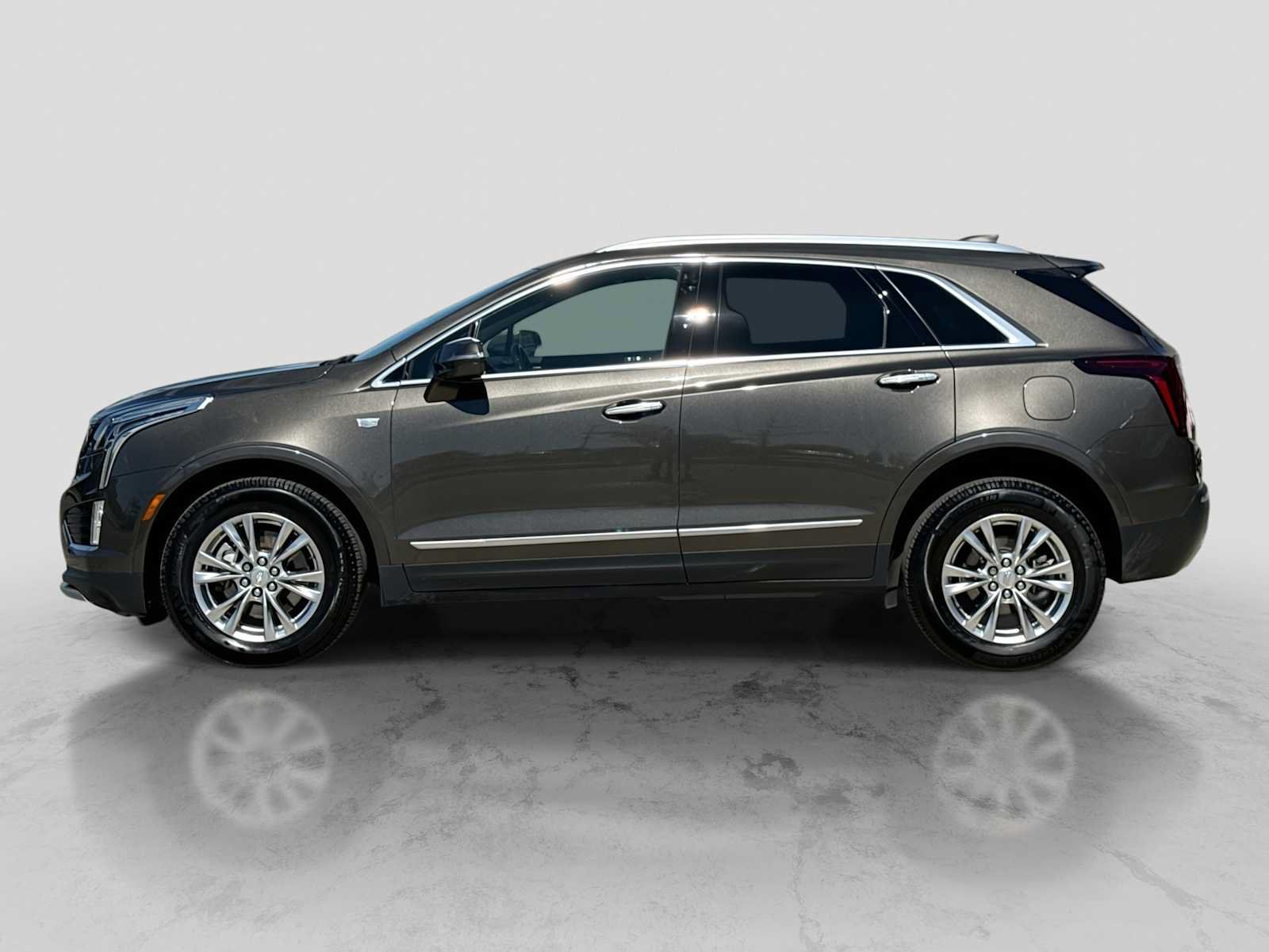 Used 2020 Cadillac XT5 Premium Luxury w/ LPO, Floor Liner Package AWD/4WD image 3