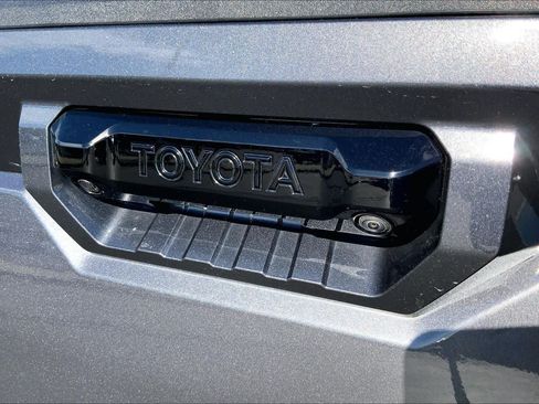 Used 2024 Toyota Tundra Limited AWD/4WD image 30