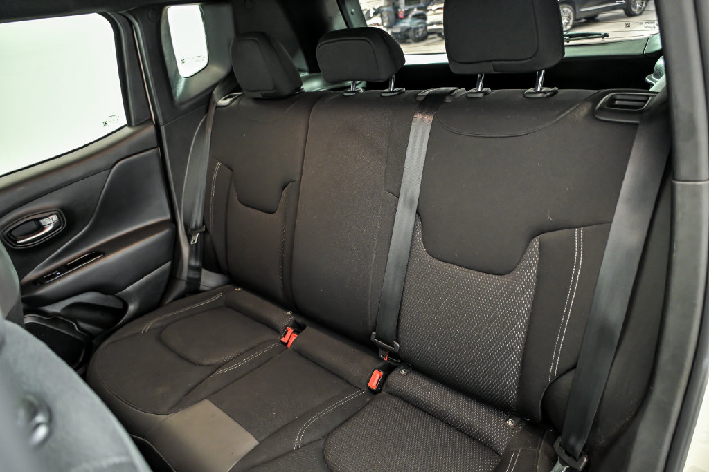 Used 2022 Jeep Renegade Altitude AWD/4WD image 14