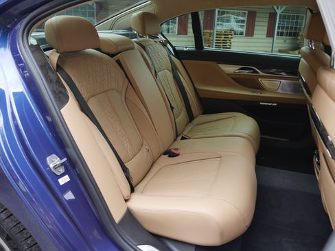Used 2017 BMW ALPINA B7 xDrive AWD/4WD image 33