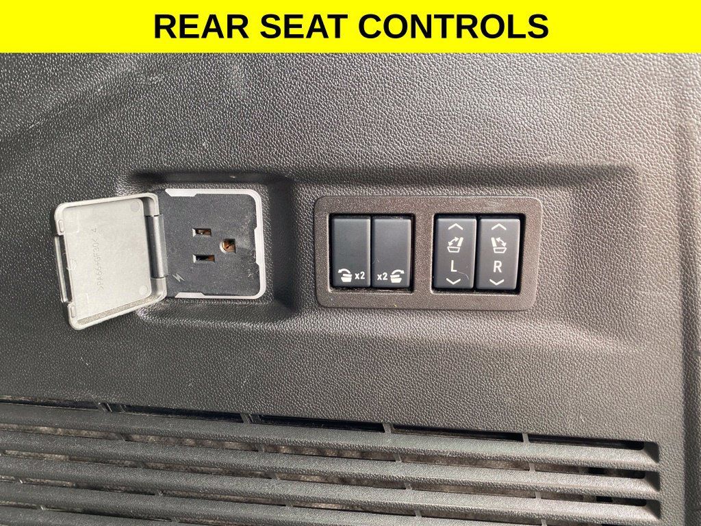 Used 2025 GMC Yukon Denali AWD/4WD image 21