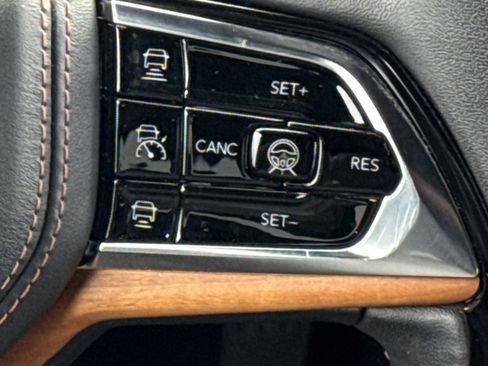 Used 2023 Jeep Grand Cherokee L Summit AWD/4WD image 19