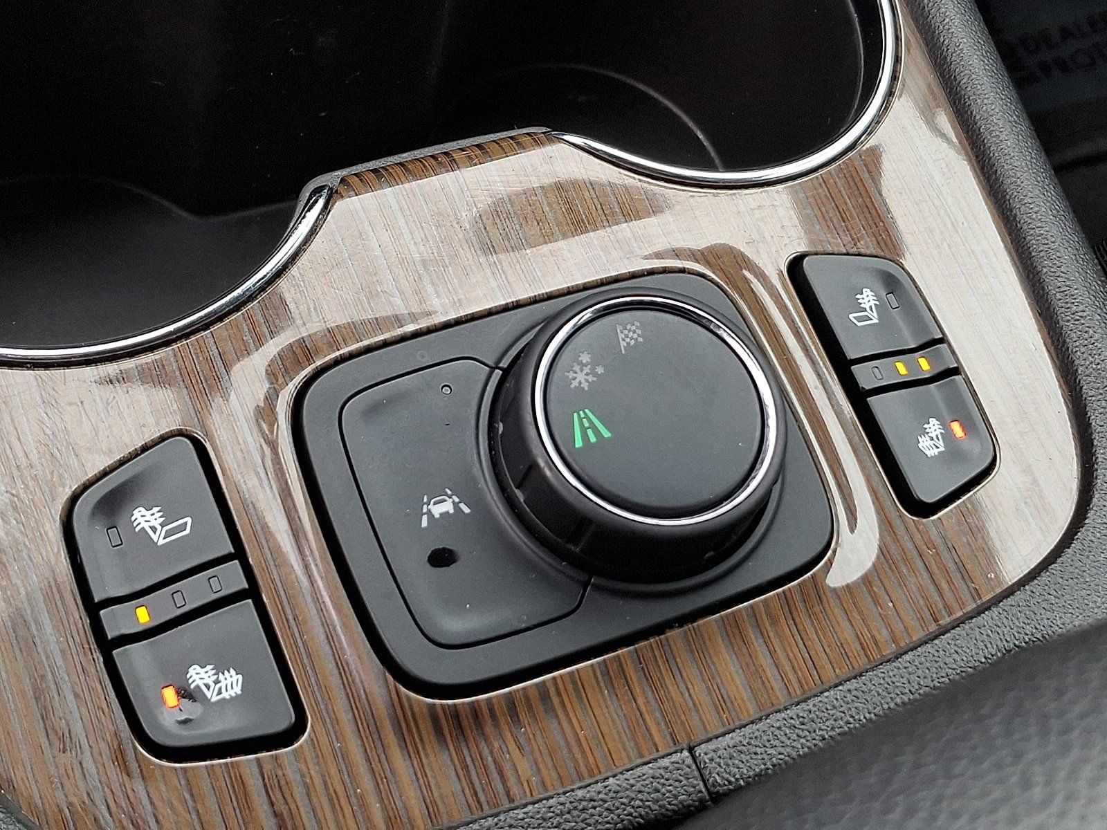 Used 2023 GMC Acadia SLE w/ Driver Convenience Package FWD image 27