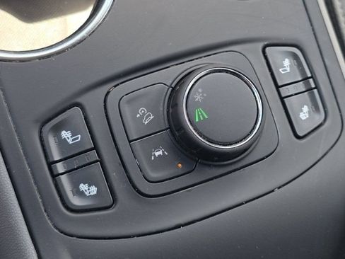 Used 2024 GMC Terrain SLT FWD image 9