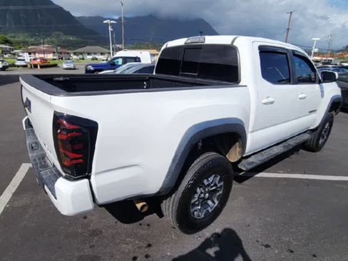 Used 2017 Toyota Tacoma TRD Off-Road image 8