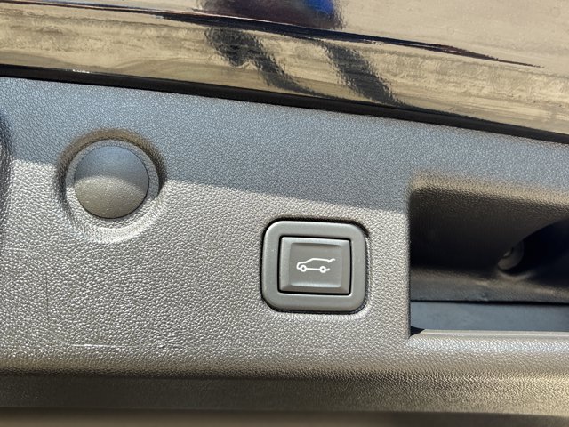 Used 2024 Chevrolet Equinox Premier w/ Redline Edition FWD image 7