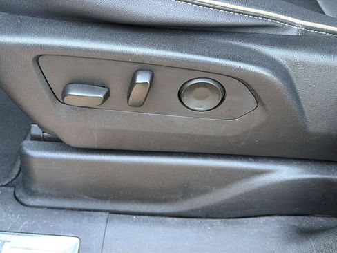 Used 2023 Chevrolet Suburban Premier image 19