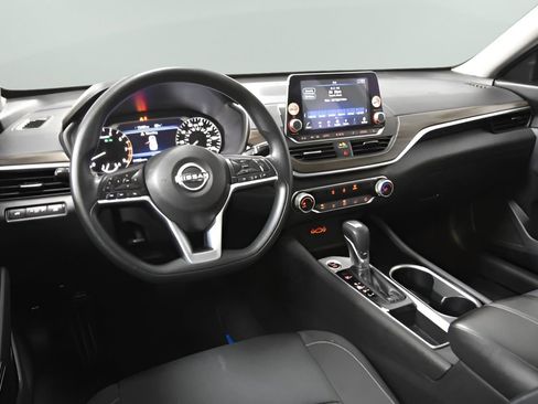Used 2024 Nissan Altima 2.5 SV FWD image 31