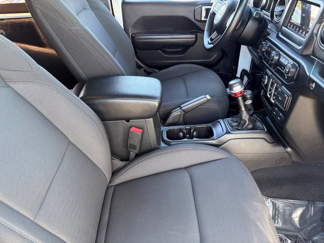Used 2020 Jeep Wrangler Sport AWD/4WD image 12