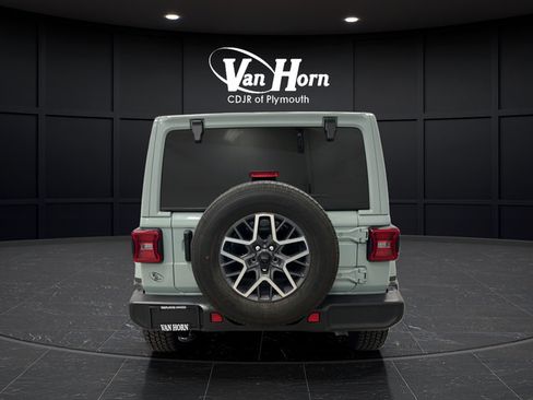 Used 2024 Jeep Wrangler Unlimited Sahara AWD/4WD image 6