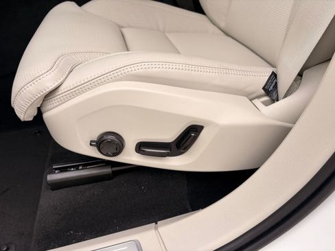 New 2026 Volvo XC90 T8 Ultra image 13