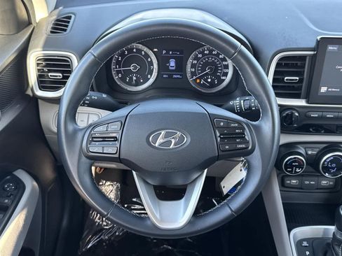 Used 2022 Hyundai Venue SEL image 22