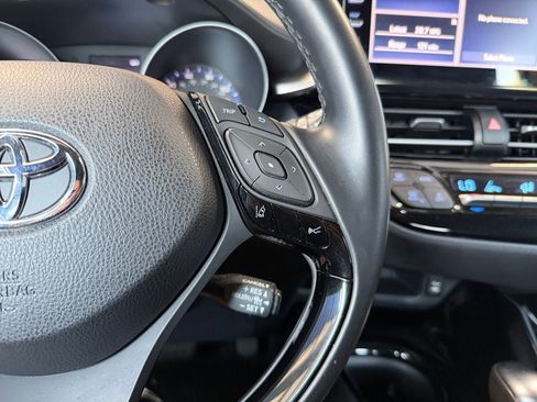Used 2019 Toyota C-HR XLE FWD image 16