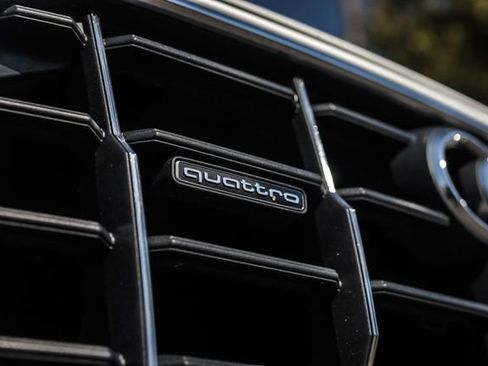 Used 2019 Audi Q8 Premium w/ Convenience Package AWD/4WD image 13