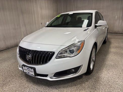 Used 2016 Buick Regal image 6