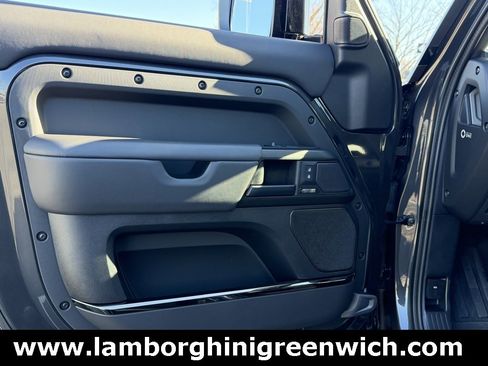 Used 2025 Land Rover Defender 110 image 29