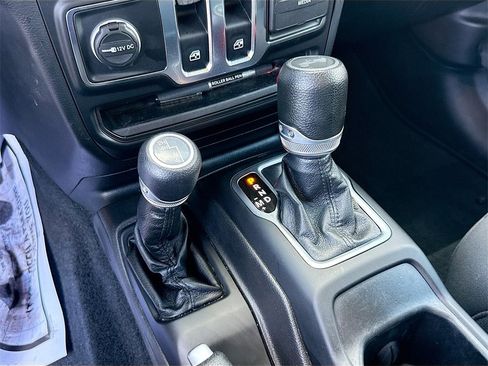 Used 2022 Jeep Wrangler Willys image 18