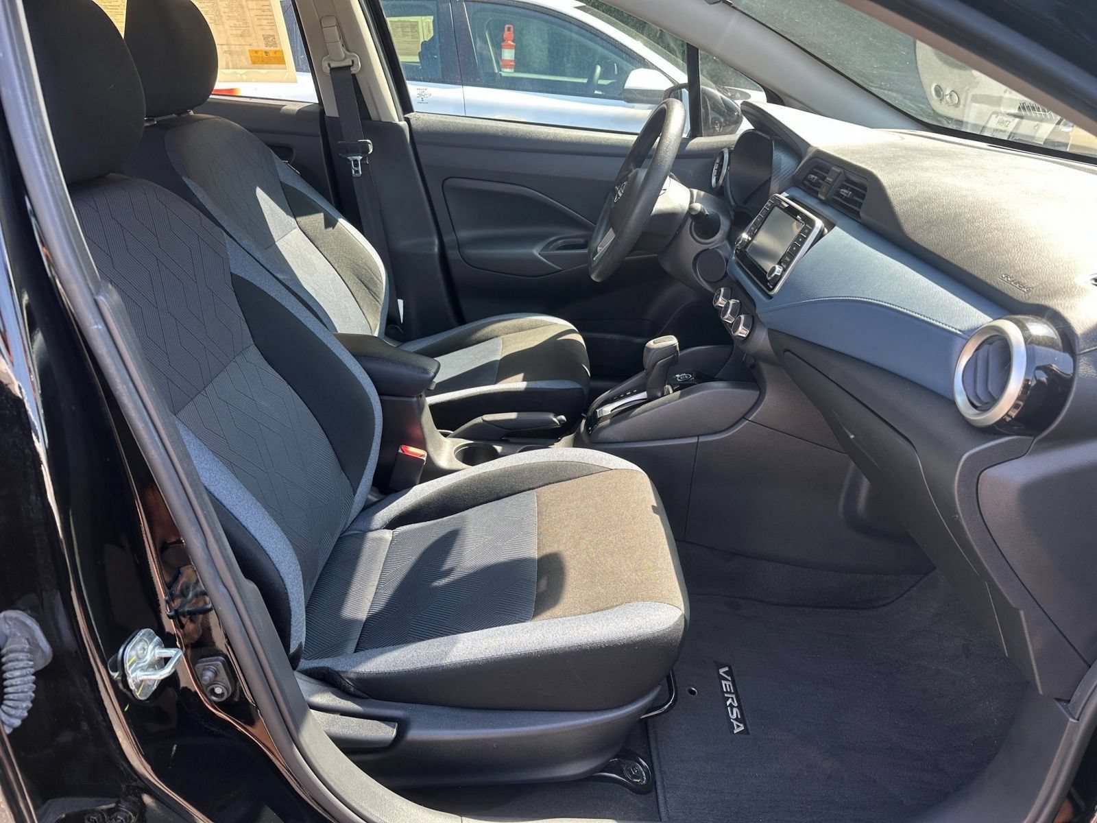 Used 2025 Nissan Versa SV FWD image 37