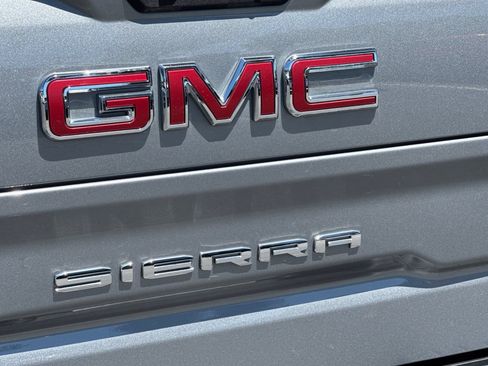 Used 2023 GMC Sierra 1500 SLT w/ SLT Convenience Package AWD/4WD image 33
