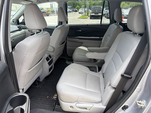 Used 2019 Honda Pilot Touring image 11