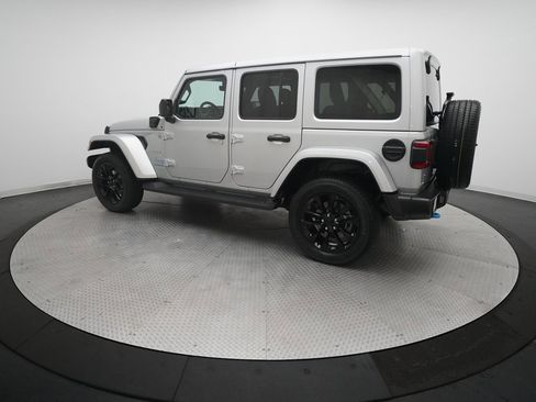 Used 2022 Jeep Wrangler Unlimited Sahara image 12
