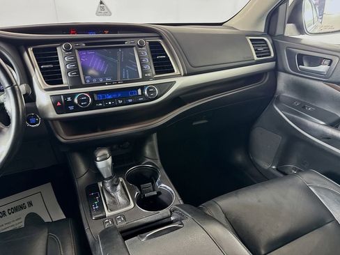 Used 2018 Toyota Highlander XLE FWD image 29