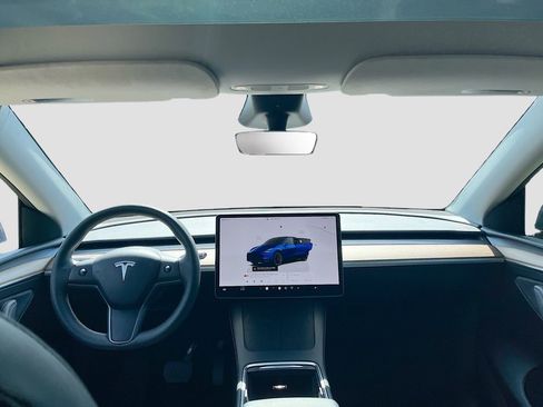 Used 2024 Tesla Model Y Long Range RWD image 23