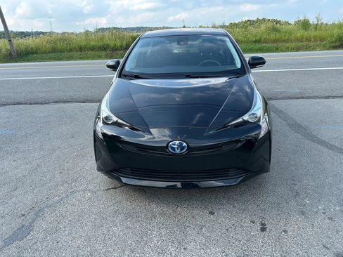 Used 2017 Toyota Prius Four FWD image 3