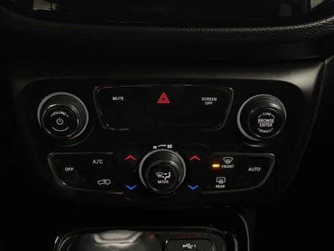 Used 2021 Jeep Compass Latitude image 32