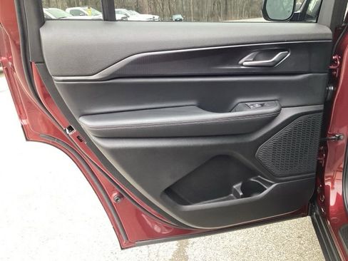 New 2025 Jeep Grand Cherokee L Laredo w/ Luxury Tech Group I image 20